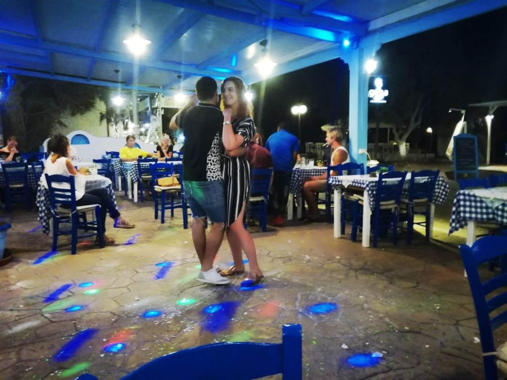 Tancování v Dodo's během řeckého večera